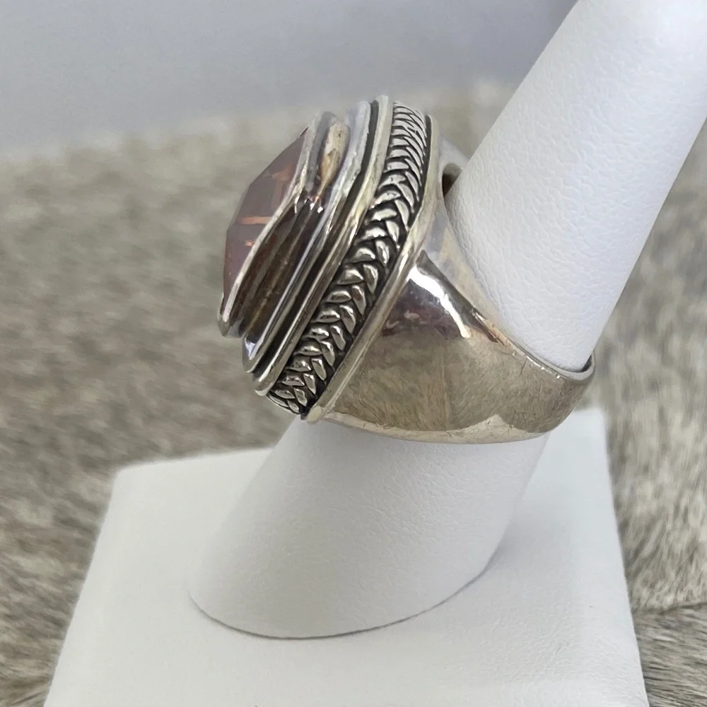 COCKTAIL RING FACETED STONE